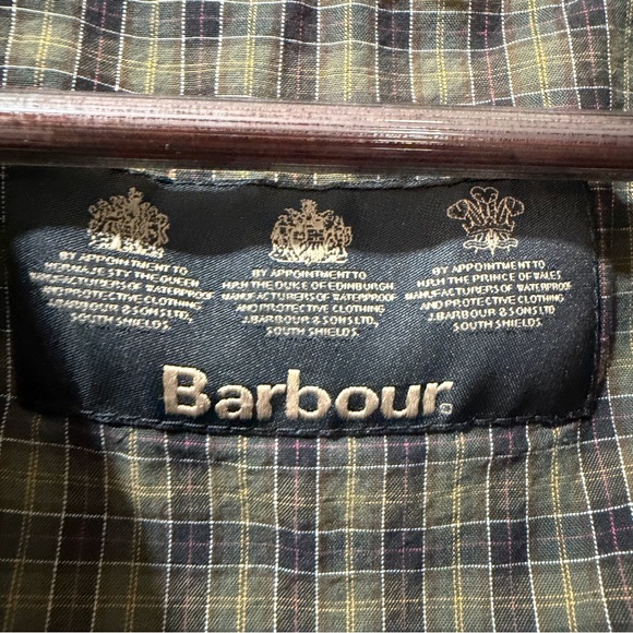 Barbour Quilted Khaki gilet - Picture 8 of 9